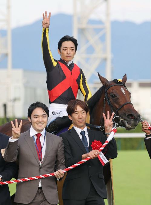 圧巻の強さで三冠牝馬となったリバティアイランド